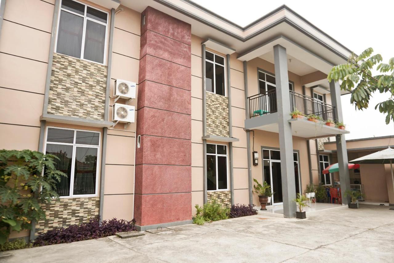 Oyo 1394 Rumaisa Homestay Syariah Pekanbaru Exterior foto