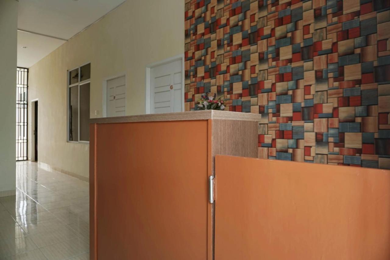 Oyo 1394 Rumaisa Homestay Syariah Pekanbaru Exterior foto