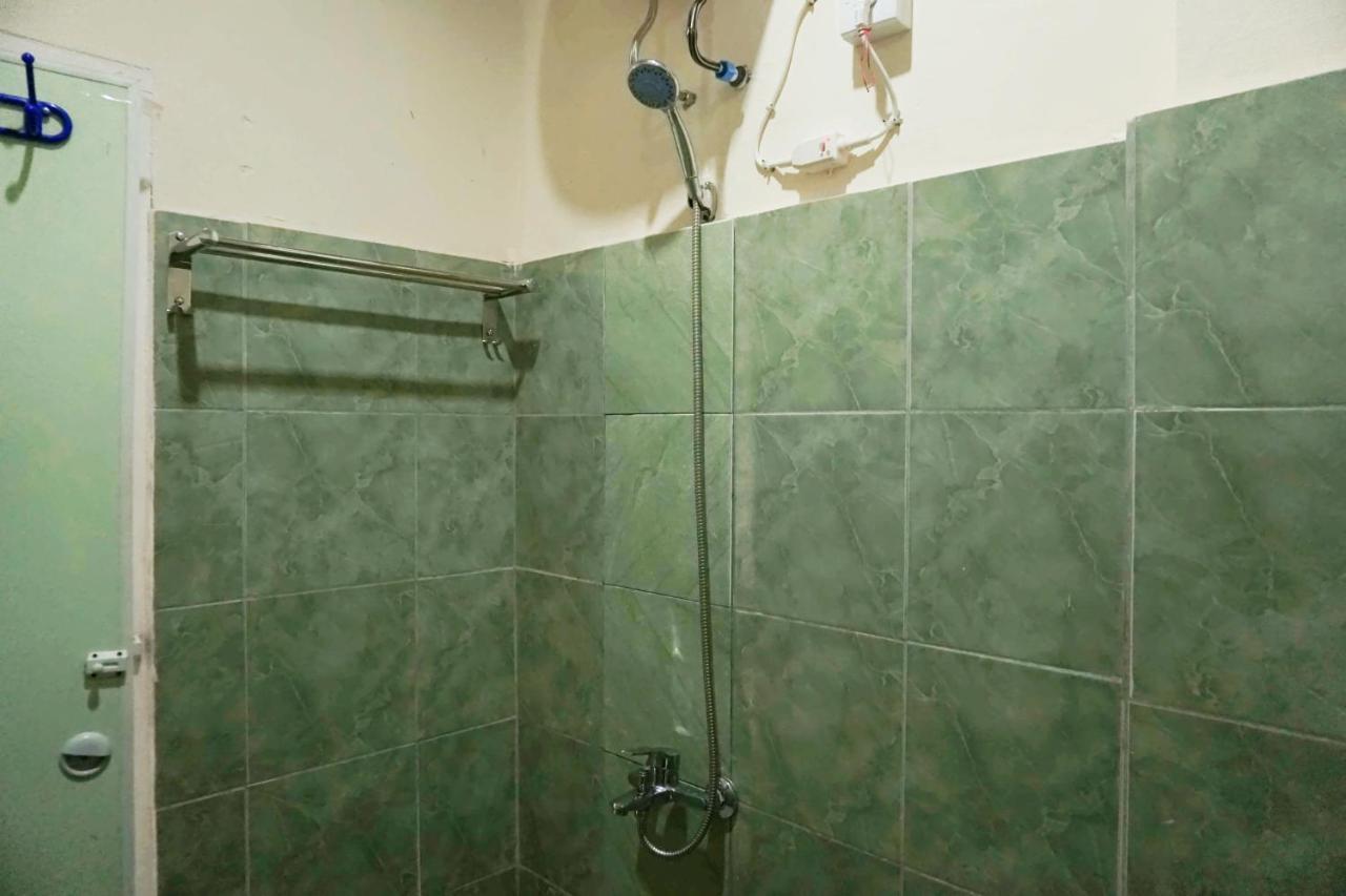 Oyo 1394 Rumaisa Homestay Syariah Pekanbaru Exterior foto